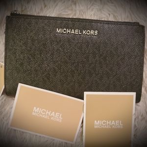 NWT 🔥 MK Jet Set LG Double Zip Wristlet